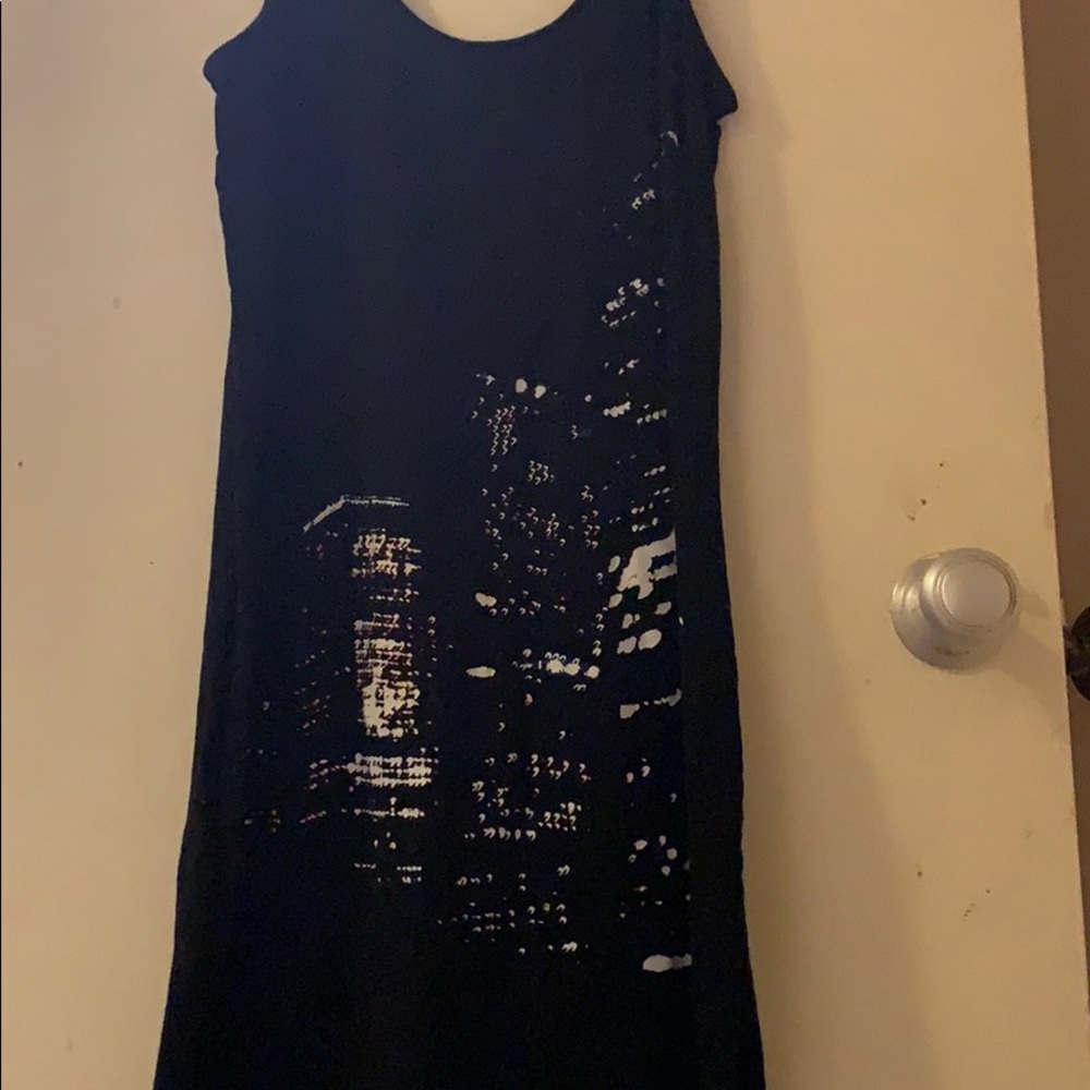 Black tank with skyline design